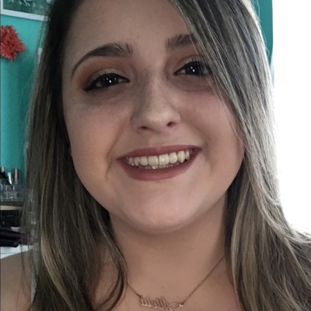 Meet your Posher, Alicia